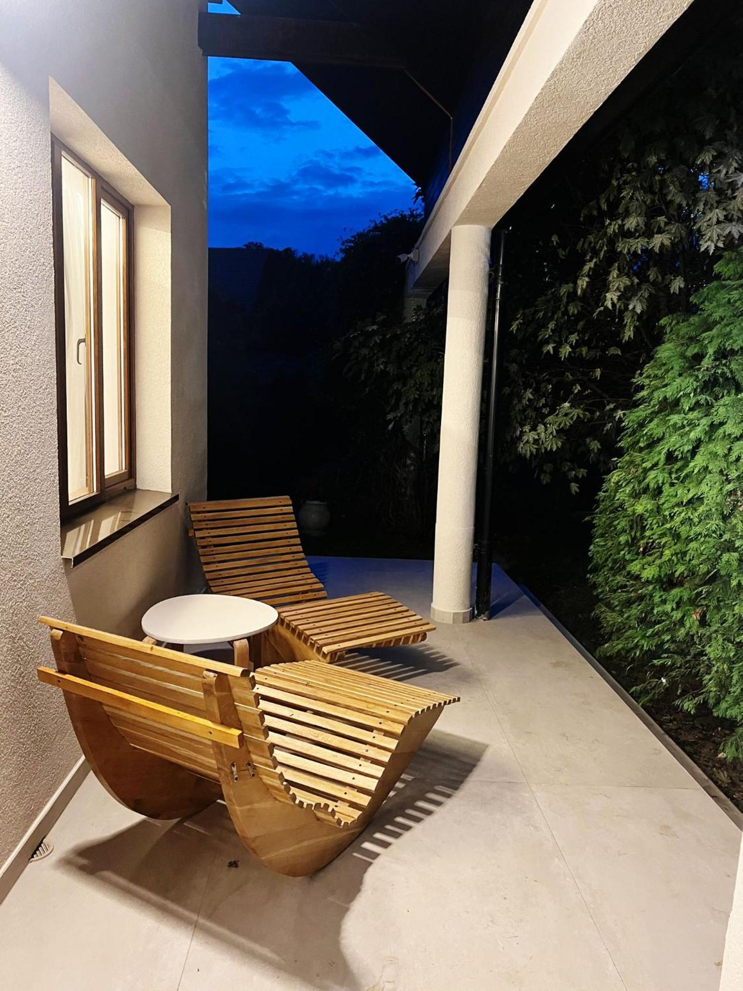 Evie'S Tree House Villa Dragomirna Exterior foto