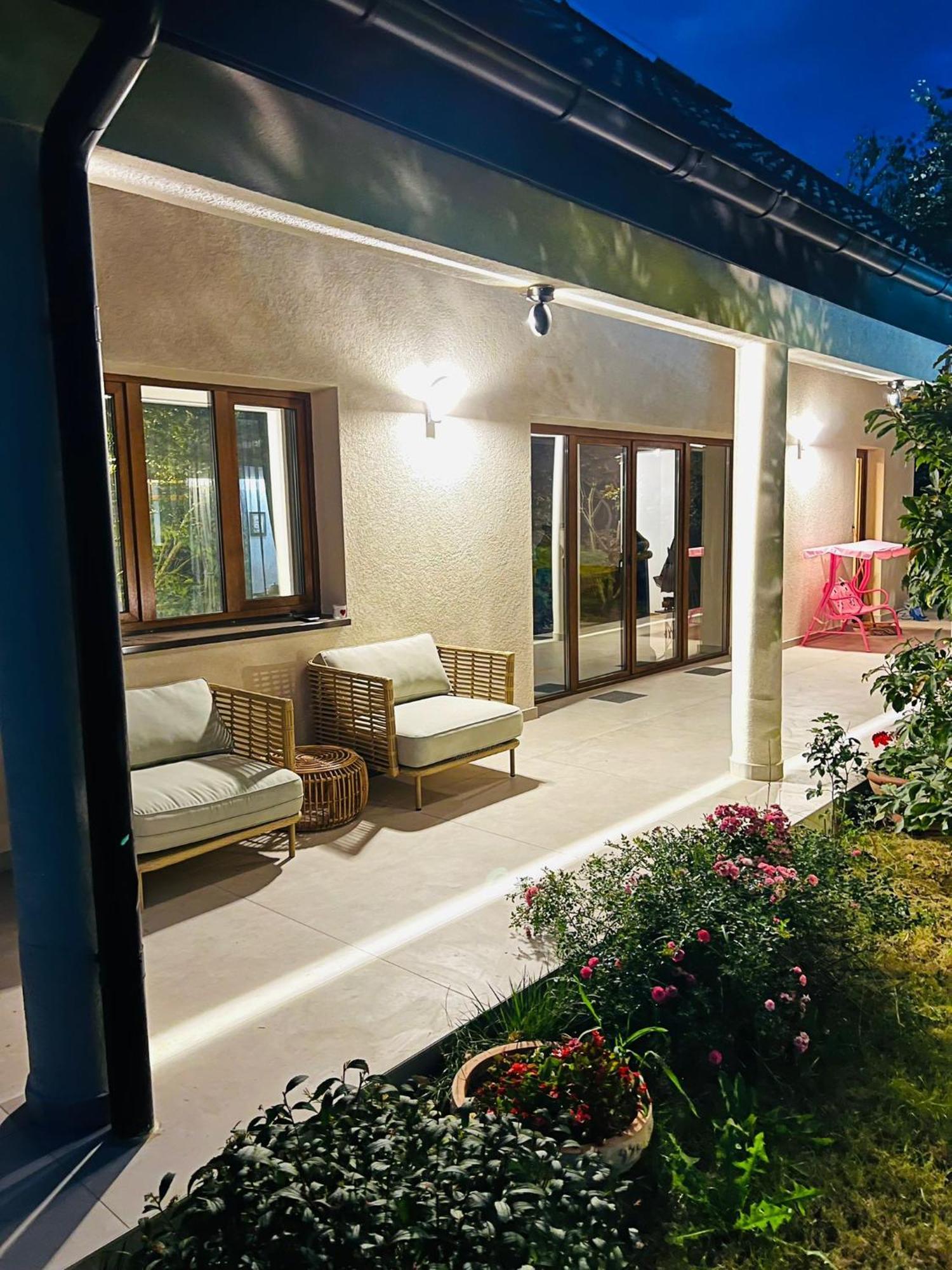 Evie'S Tree House Villa Dragomirna Exterior foto