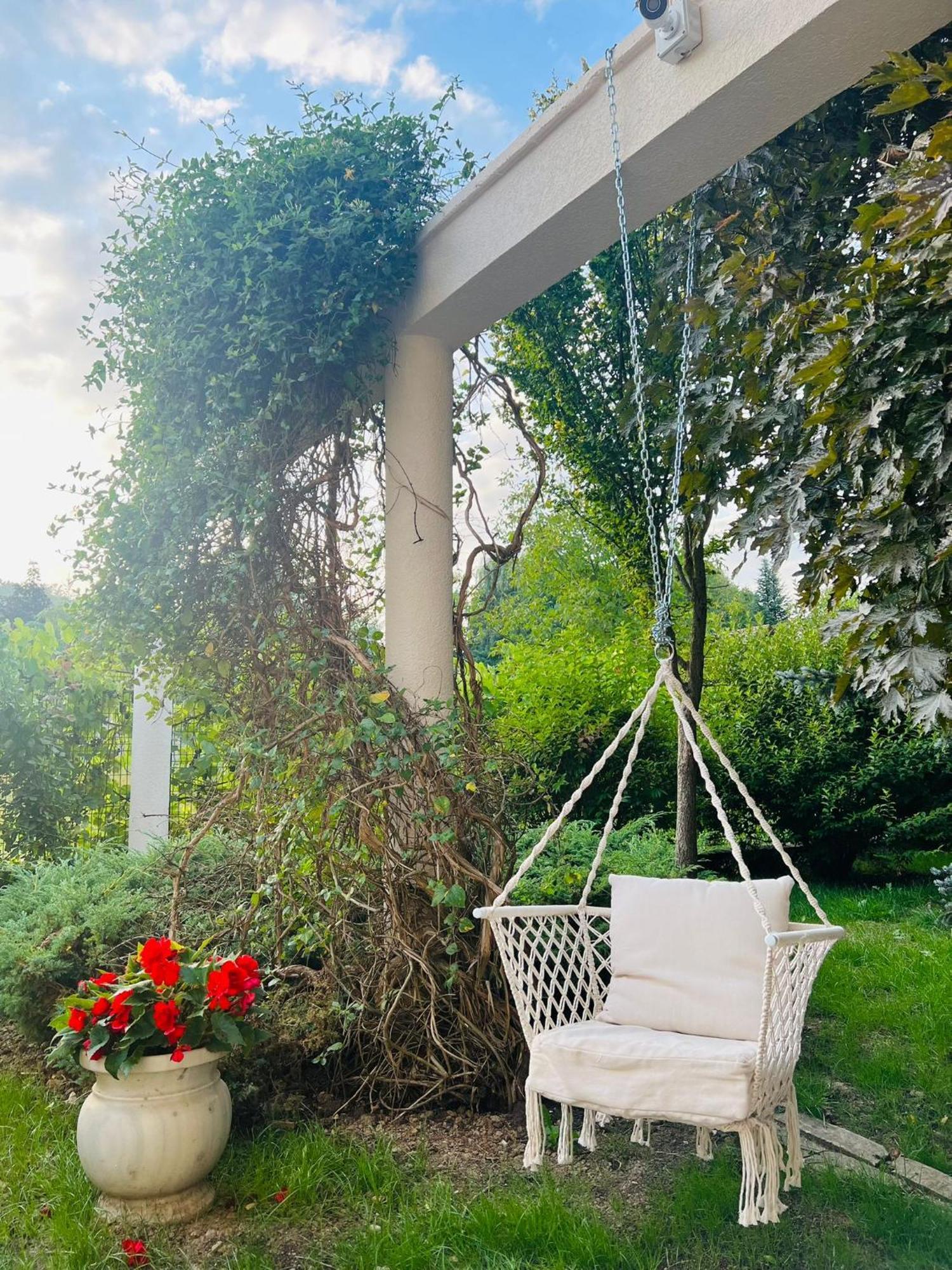 Evie'S Tree House Villa Dragomirna Exterior foto