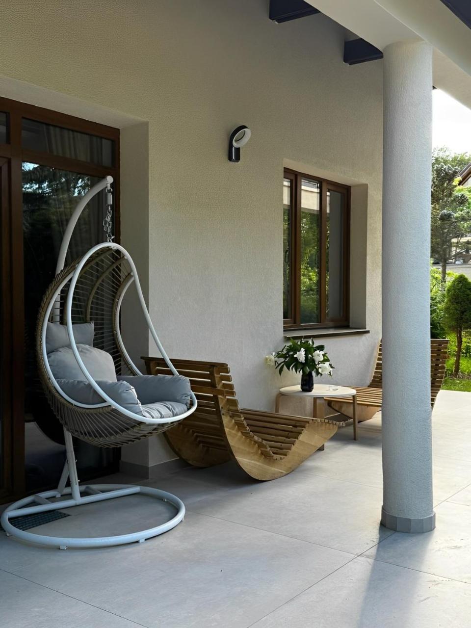 Evie'S Tree House Villa Dragomirna Exterior foto