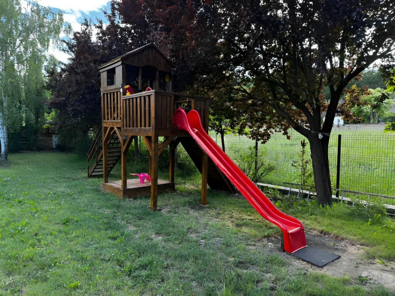 Evie'S Tree House Villa Dragomirna Exterior foto