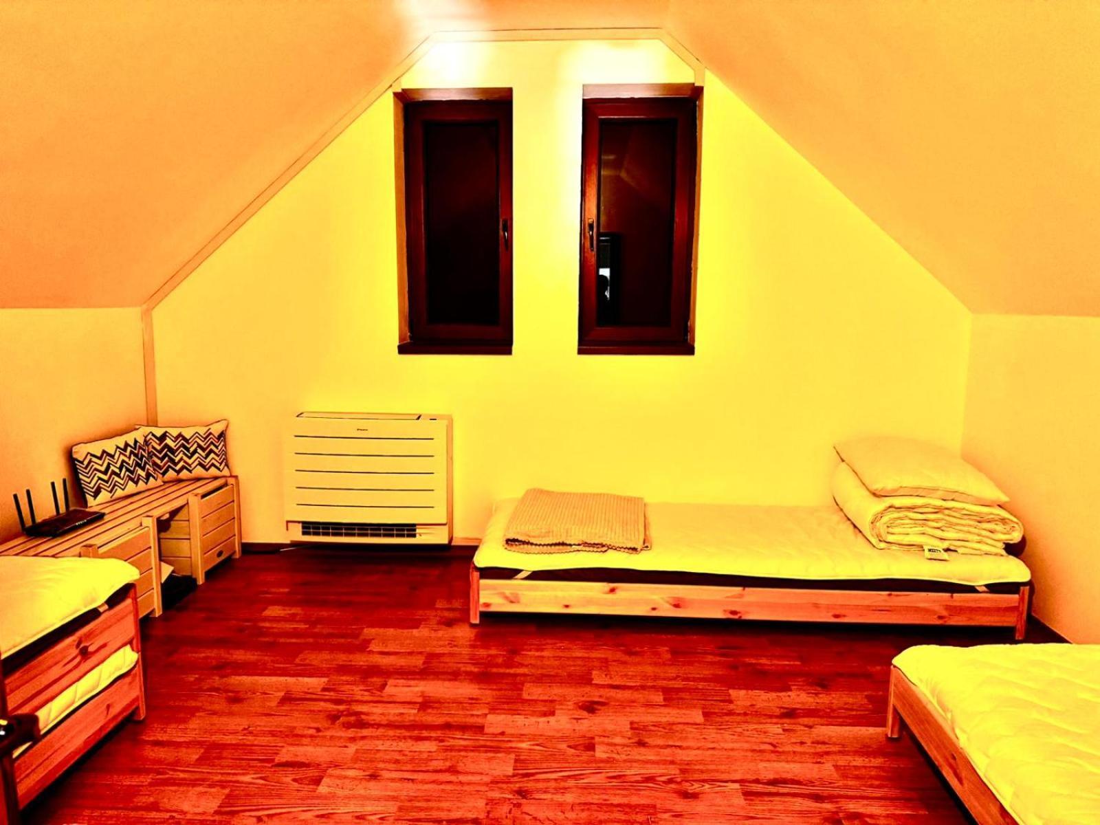 Evie'S Tree House Villa Dragomirna Exterior foto